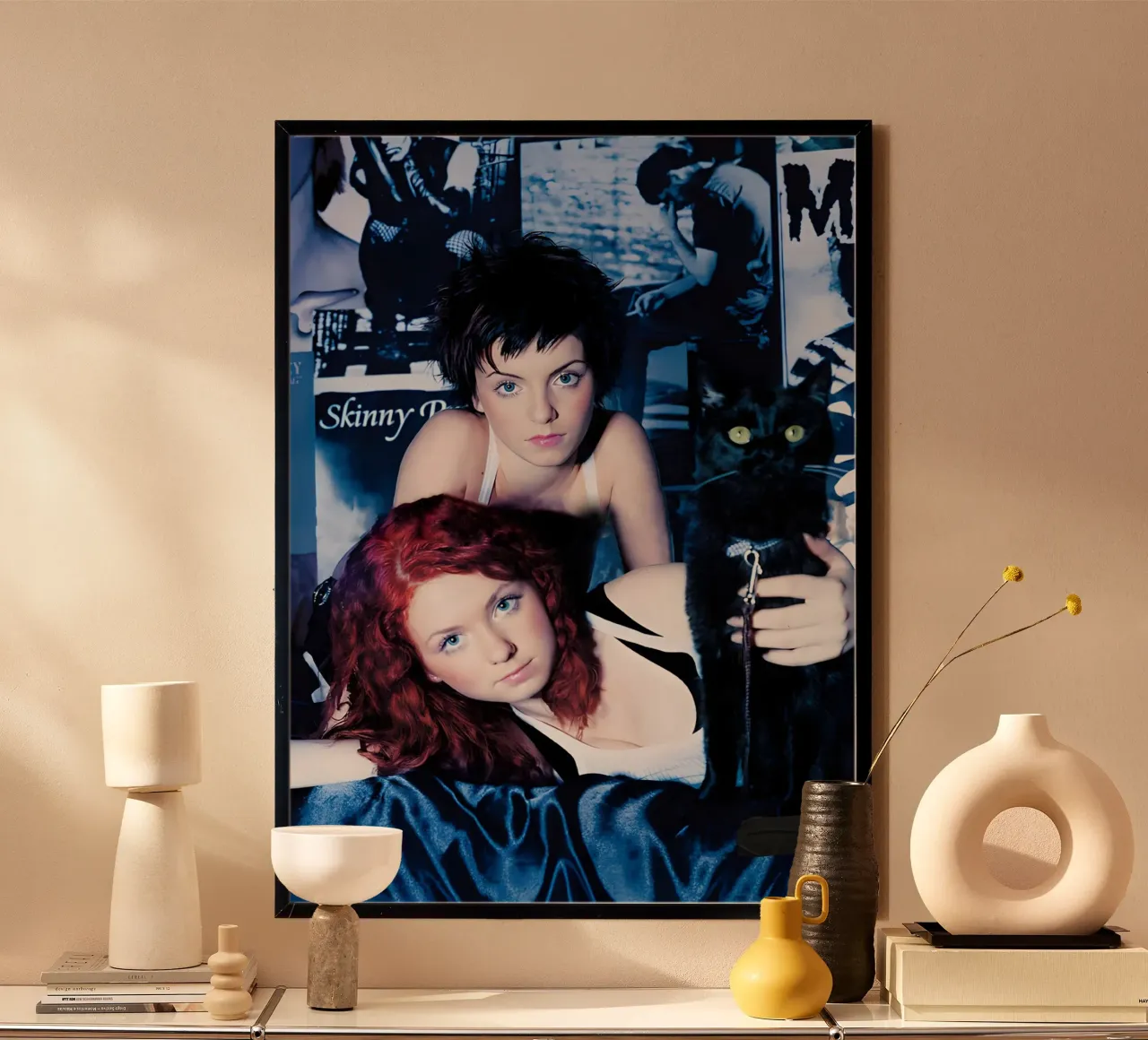 t.A.T.u poster con telaio in alluminio da Low poly art