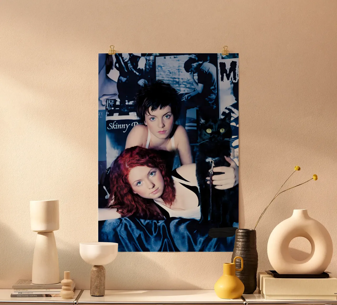 t.A.T.u poster con telaio in alluminio da Low poly art