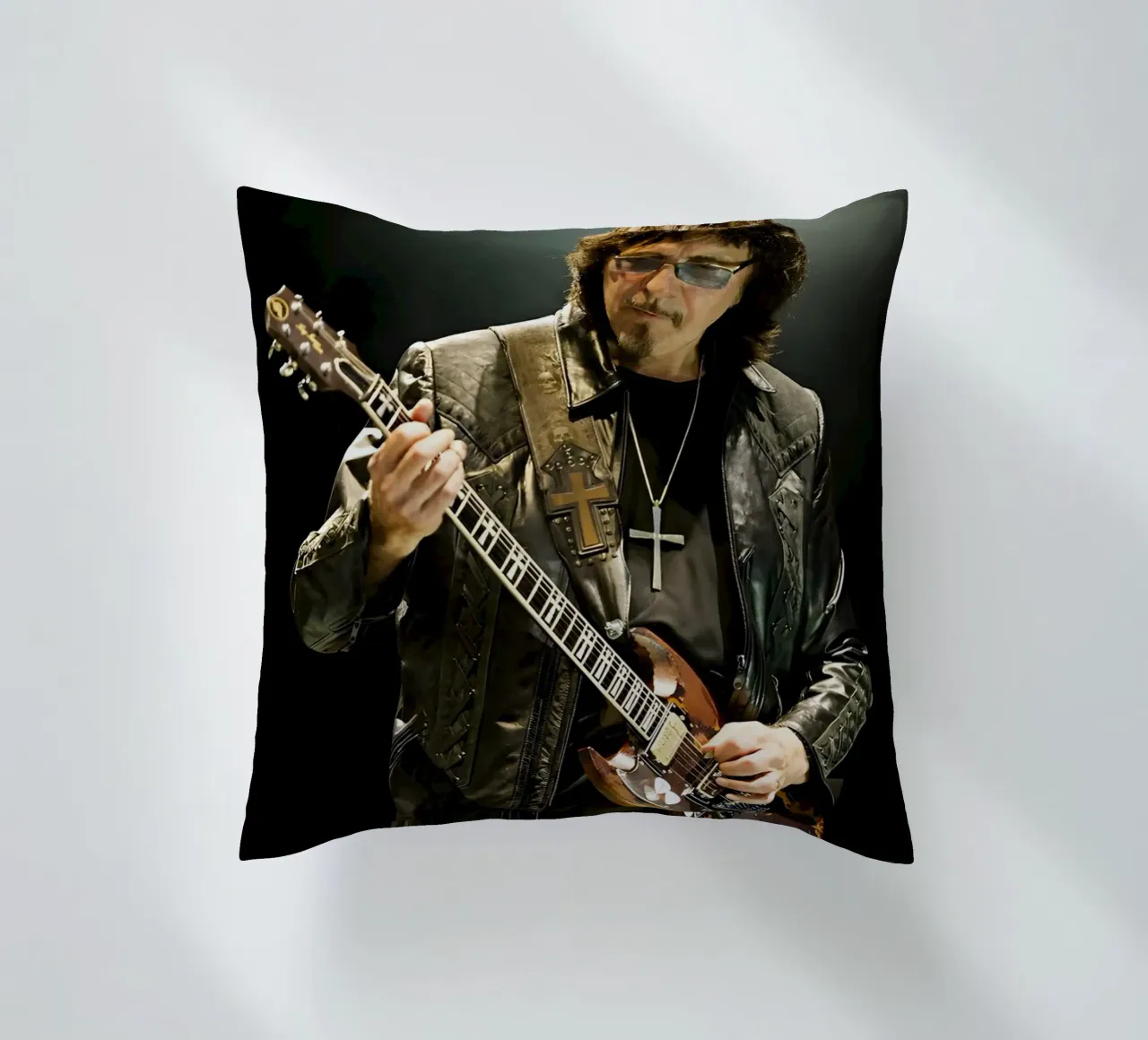 Tony lommi cuscino da Low poly art
