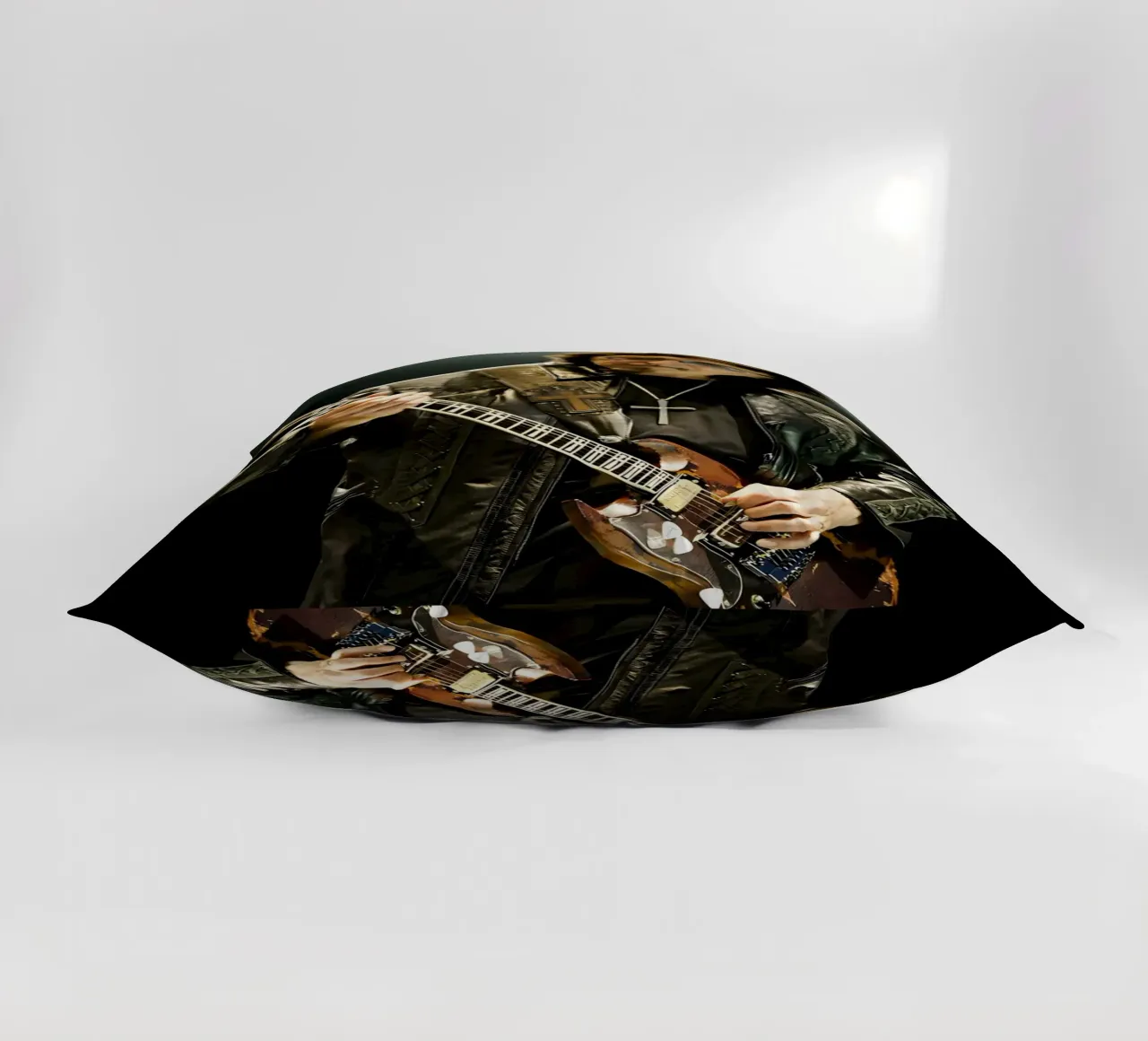 Tony lommi cuscino da Low poly art