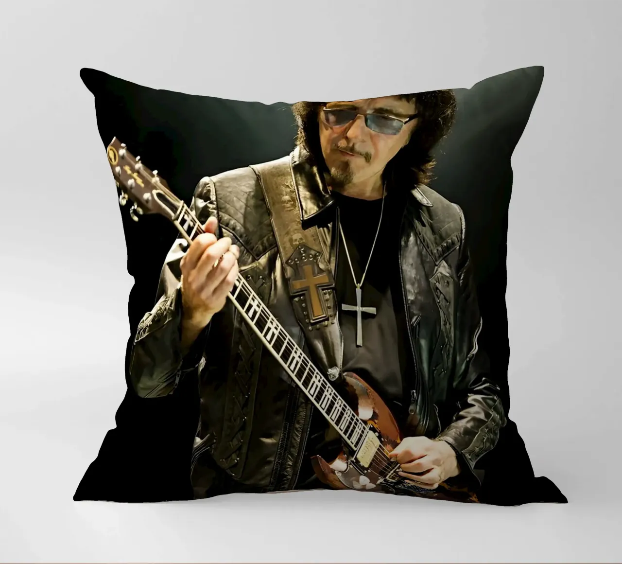 Tony lommi cuscino da Low poly art