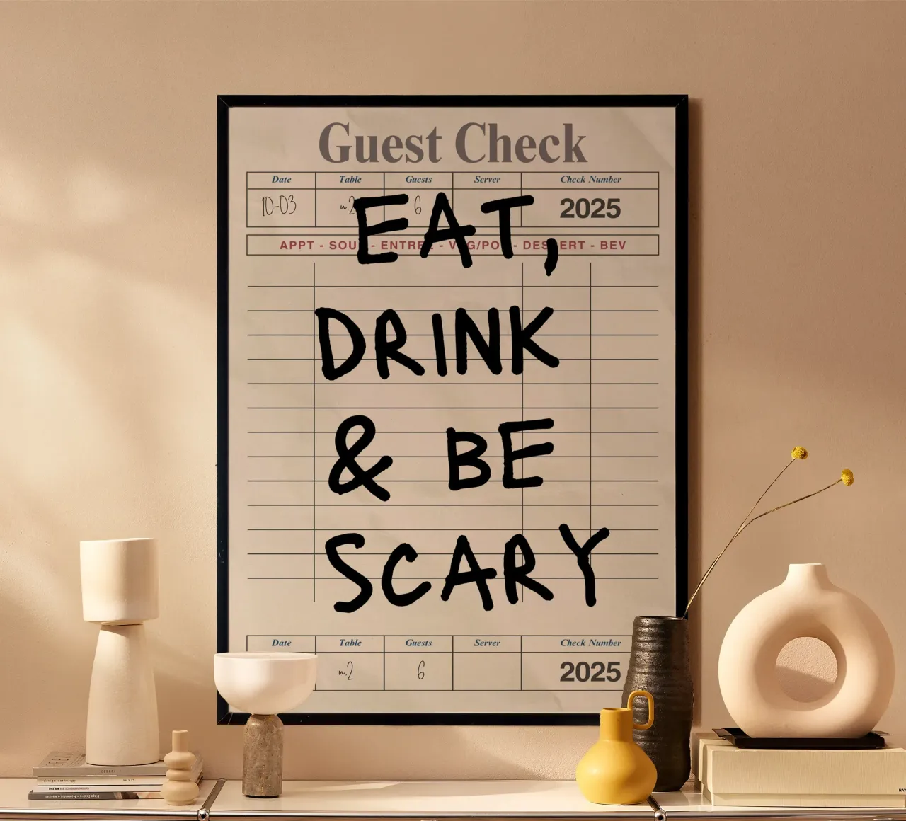 Stampa della banconota di Halloween "Eat, Drink & Be Scary" (Mangia, bevi e fai paura) poster con telaio in plastica da vintagepod
