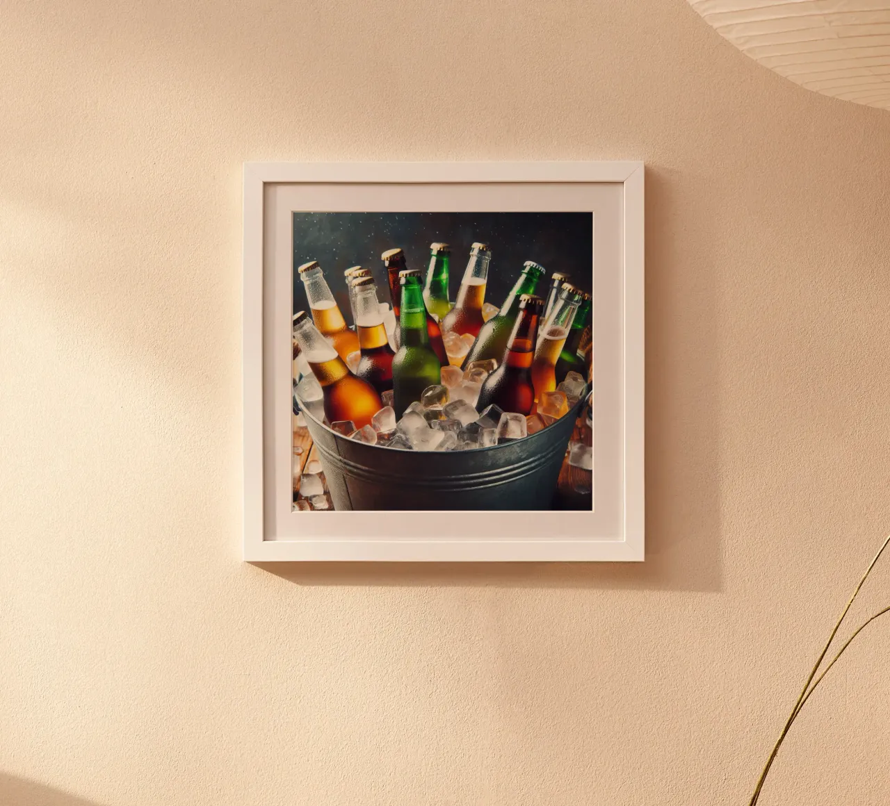 Bottiglie di birra nel secchio con ghiaccio. poster con telaio in plastica da 🥩 The tasty wall