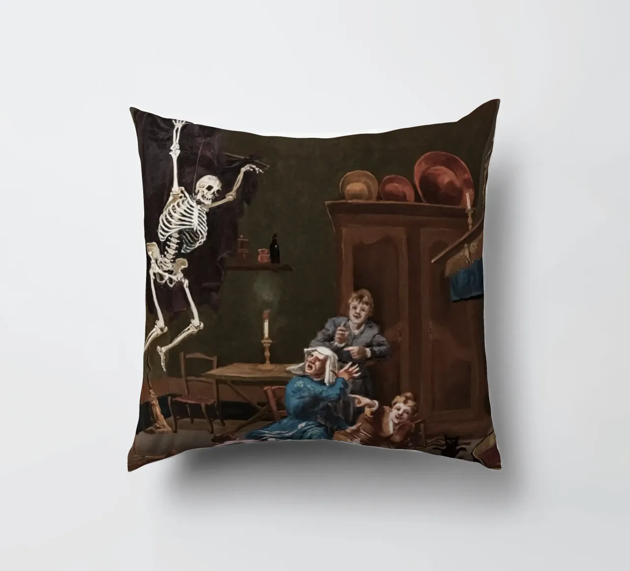 Il falso scheletro, dipinto d'epoca, interno gotico cuscino da vintagepod