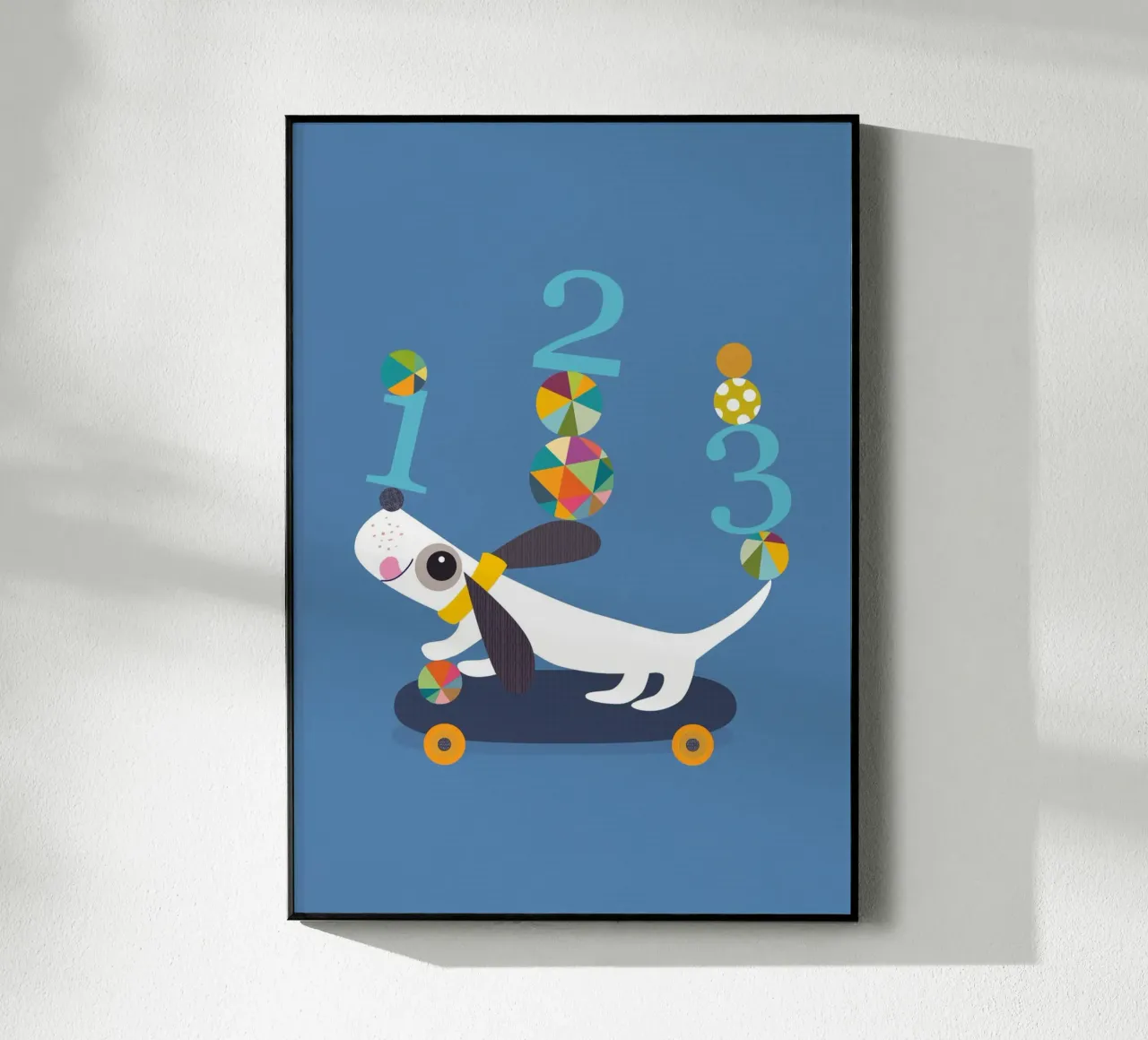 Cucciolo giocoso su uno skateboard con i numeri plexiglass da JaySan Studio
