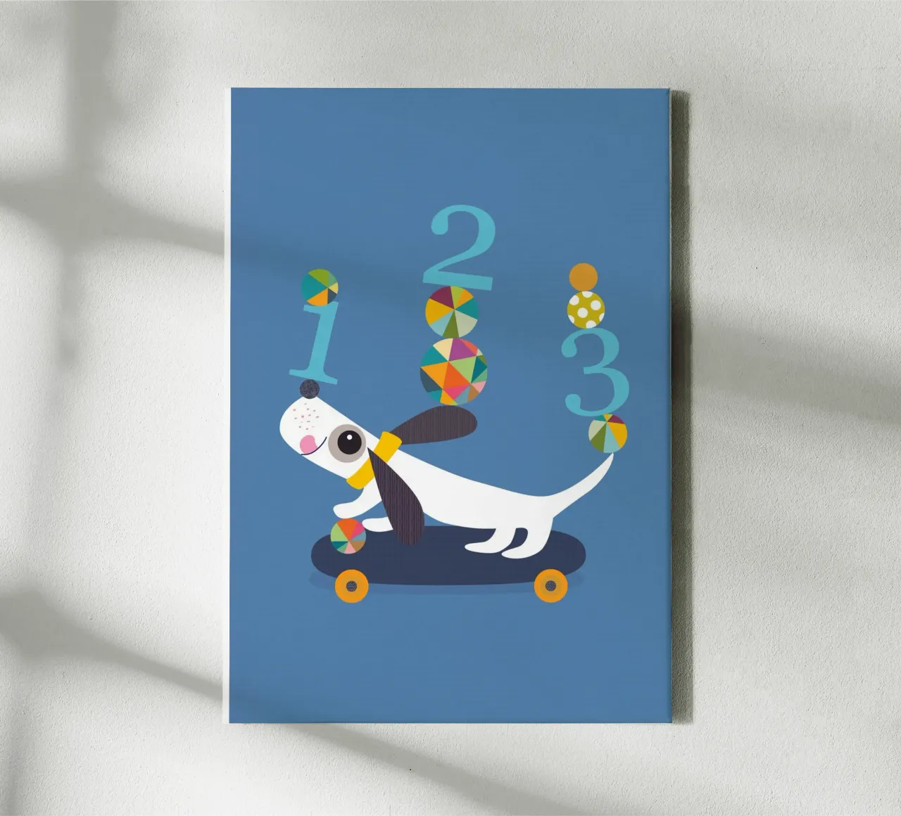 Cachorro juguetón en monopatín con números lienzo con Marco flotante de JaySan Studio