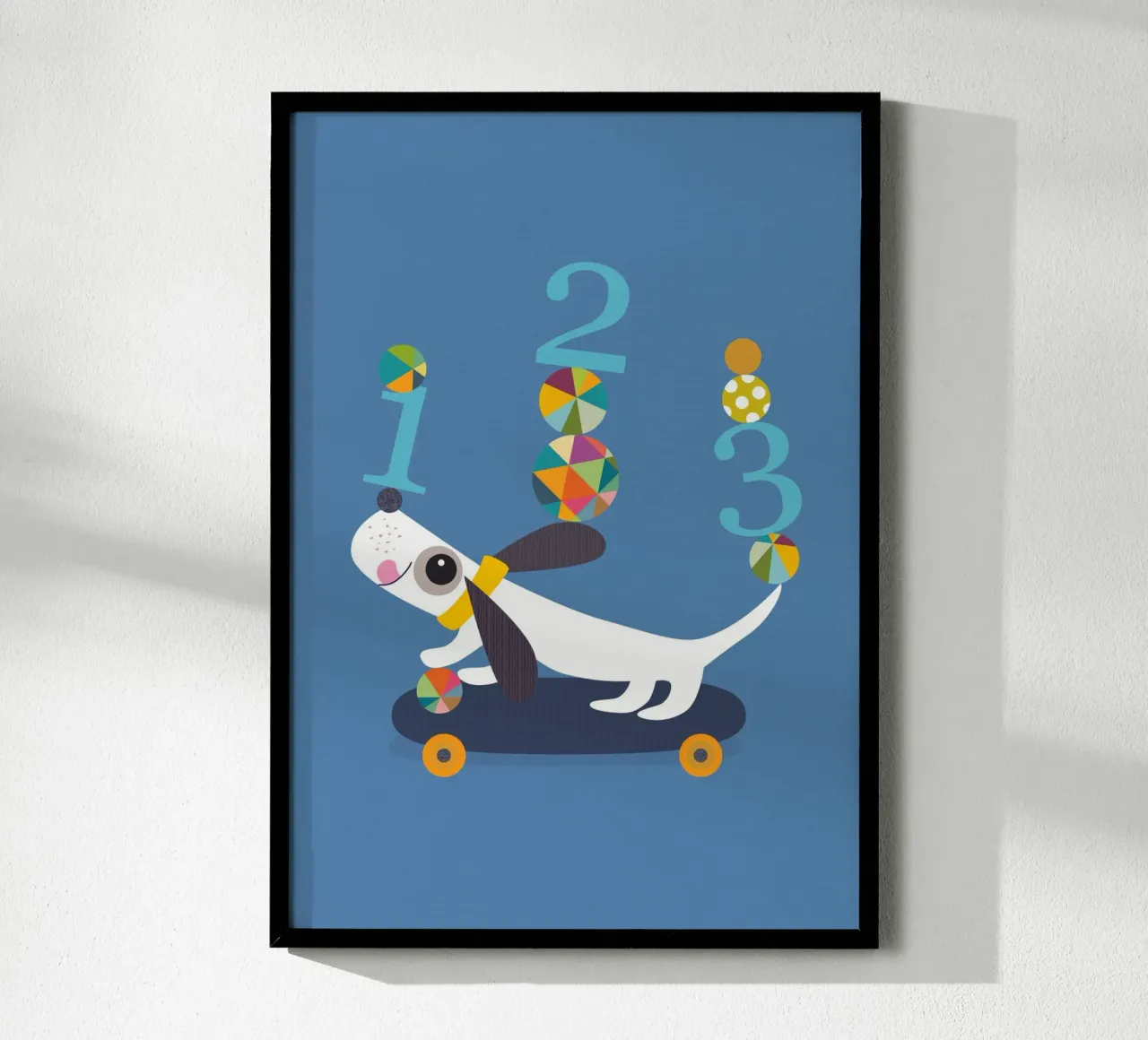 Cucciolo giocoso su uno skateboard con i numeri poster da JaySan Studio
