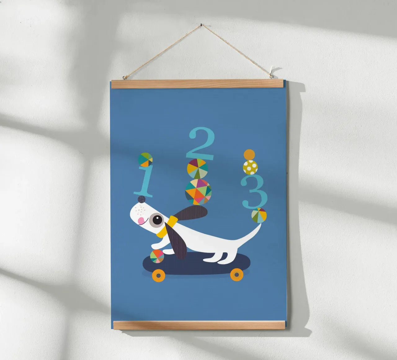 Cucciolo giocoso su uno skateboard con i numeri poster da JaySan Studio