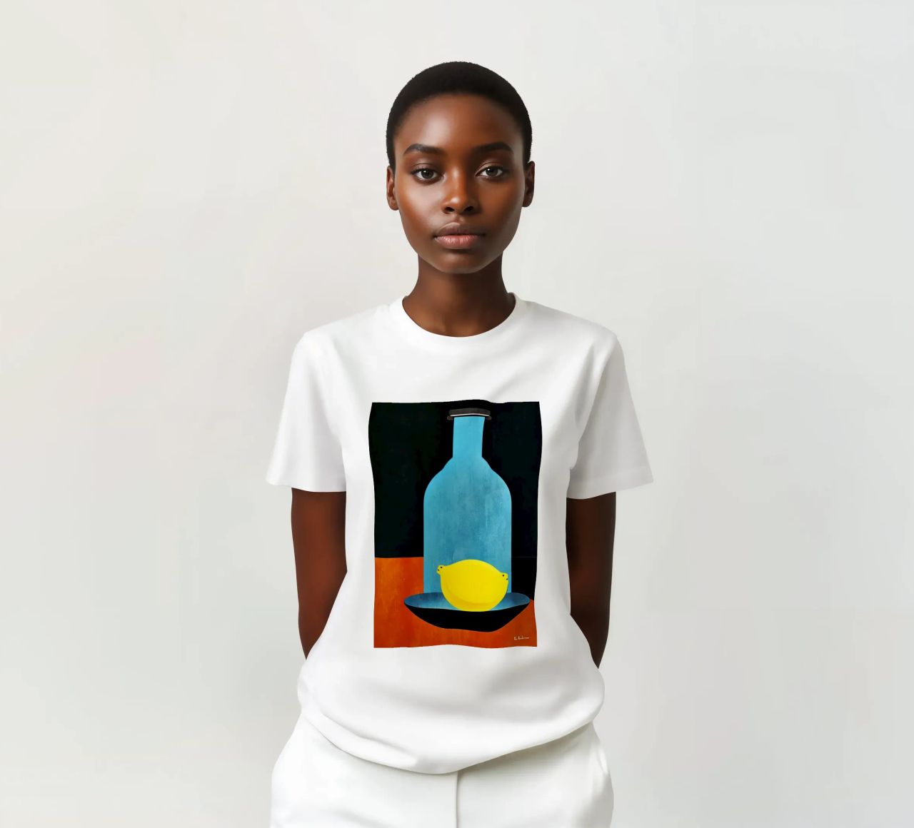 Blue Bottle With (Happy) Lemon T-Shirt von Bo Anderson