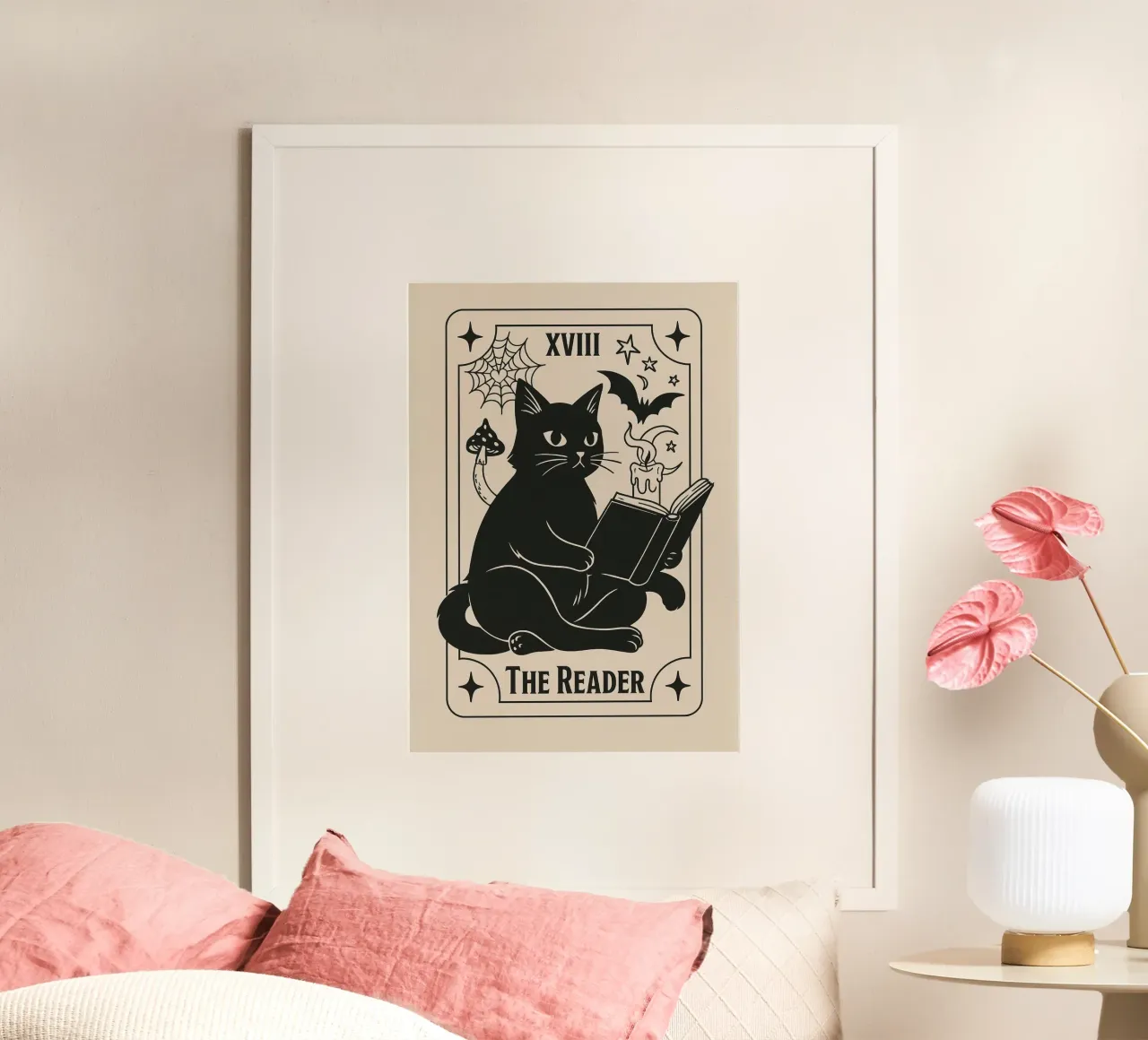 I Tarocchi del Lettore, simpatico gatto nero, arte stregonesca poster con telaio in plastica da vintagepod