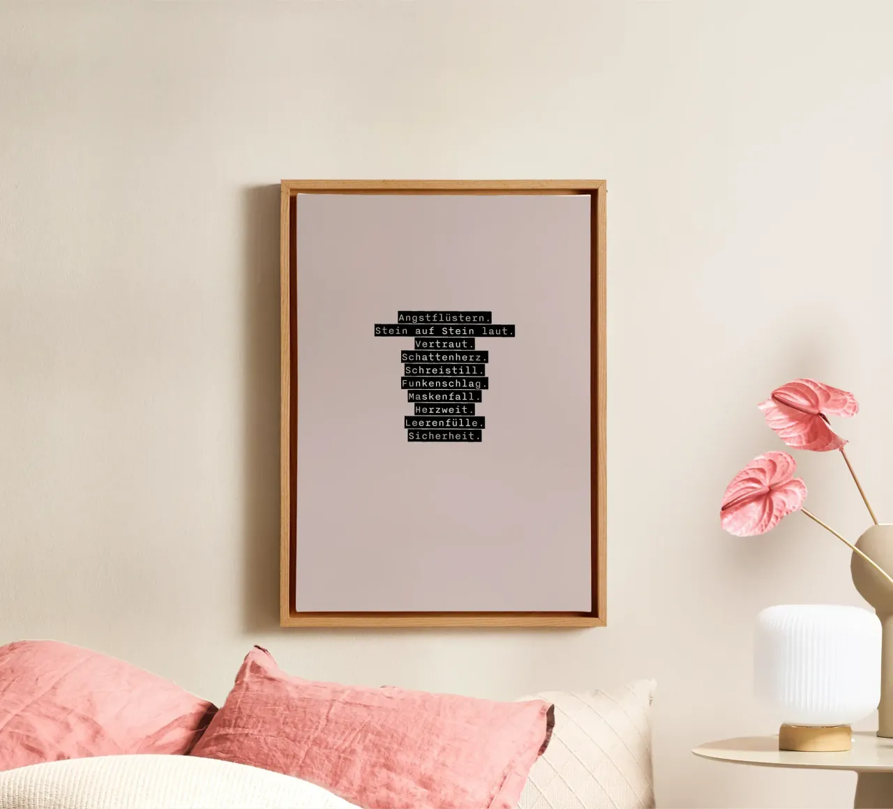 Kopfnote. („ein Spalt voll Licht“) tela con Cornice a cassetta da FRICKE DESIGN