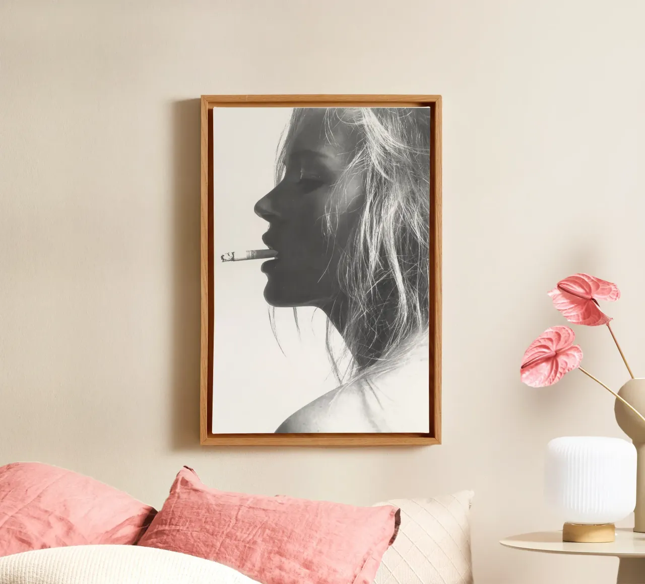 Kate Moss che fuma tela con Cornice a cassetta da vintgeseyn