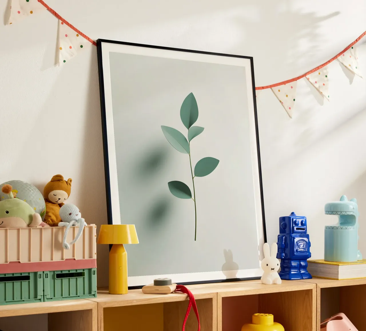 Foglie di eucalipto poster con telaio in legno da The Green Room