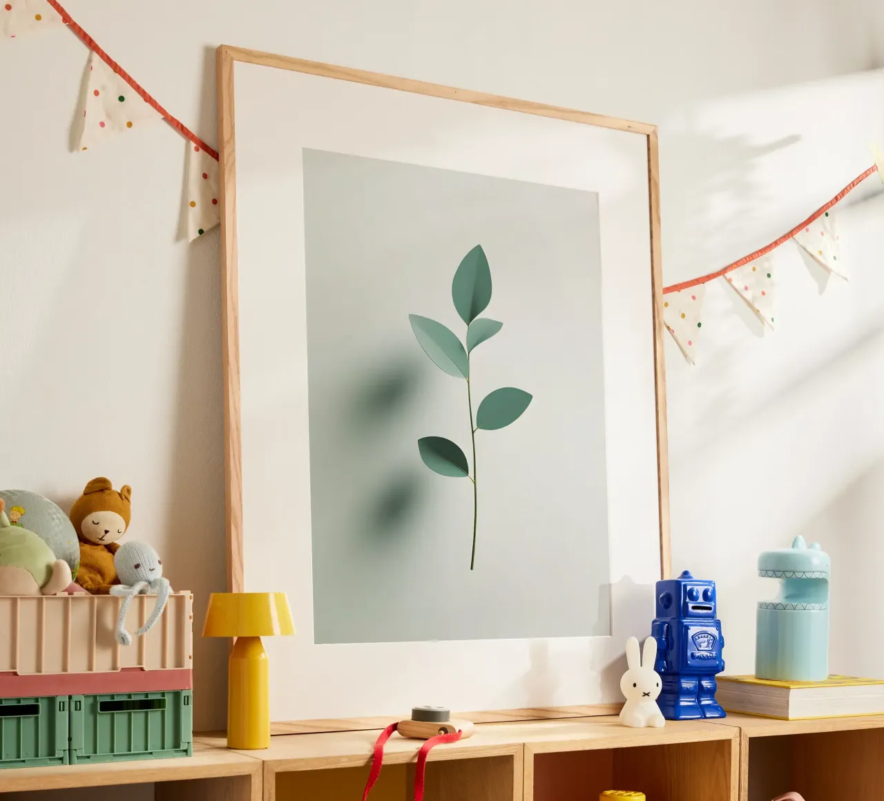 Foglie di eucalipto poster con telaio in legno da The Green Room