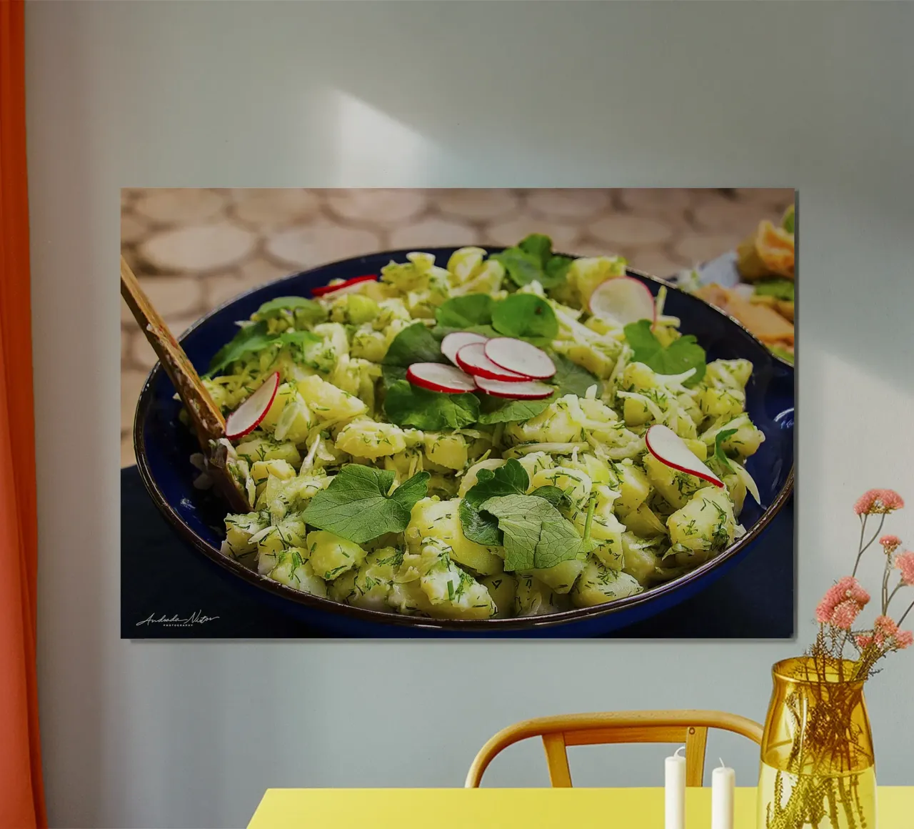 Patatas rústicas con eneldo y rábano - Food Print poster con marco de plástico de jay