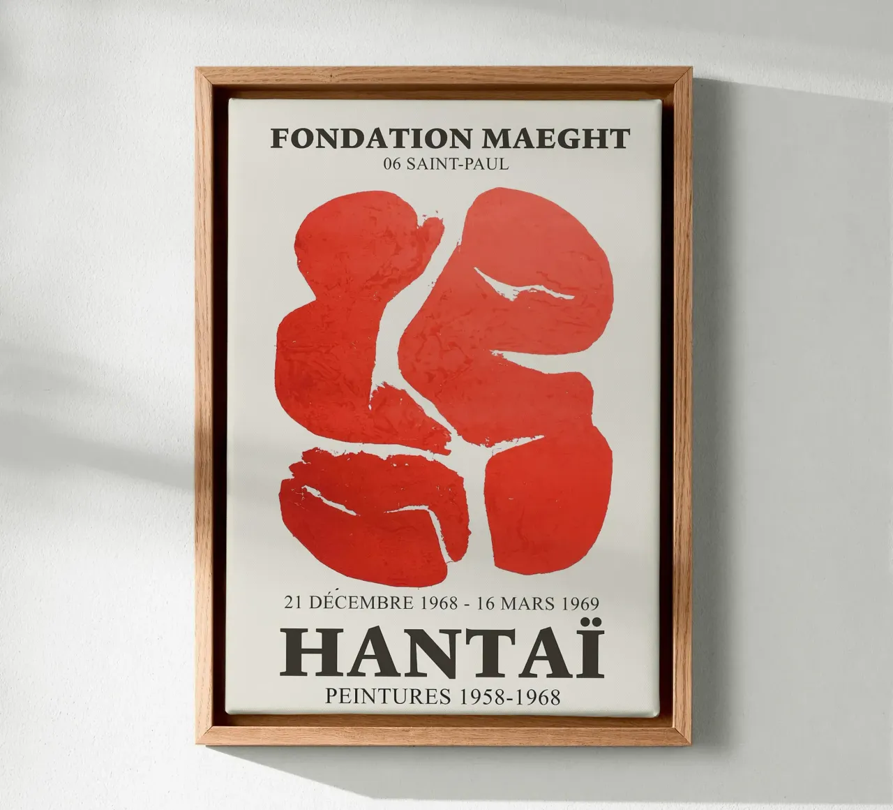 Poster rosso Hantai tela con Cornice a cassetta da Lonnieprints