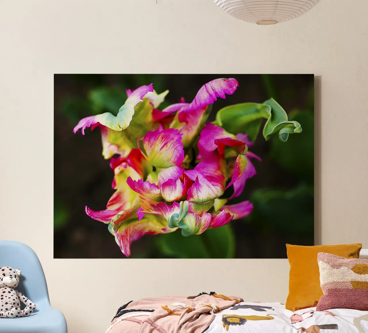 Pétalos arremolinados - Primer plano de una flor abstracta lienzo con Marco flotante de jay