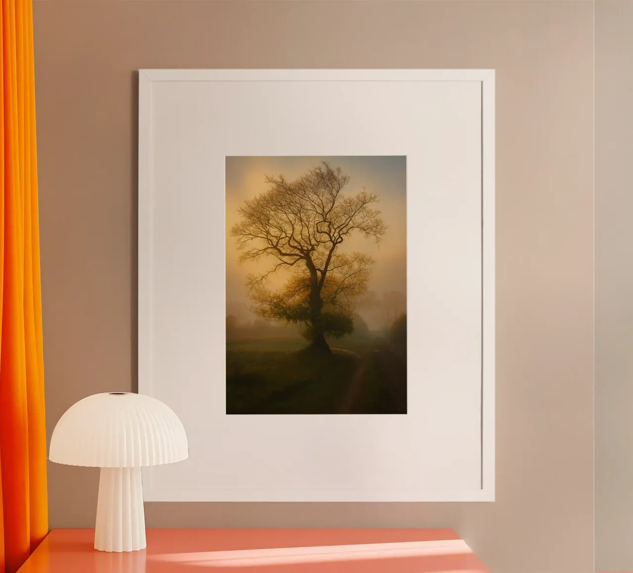 photographie de la vue d'un arbre au bord d'une route poster de landtengs