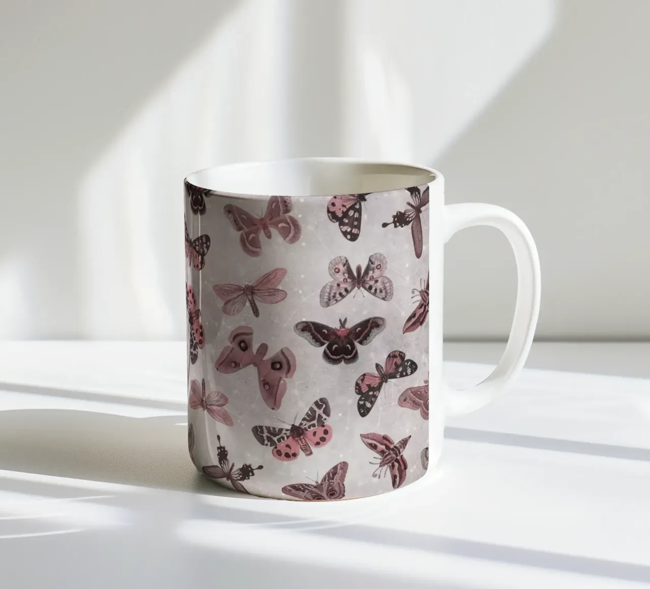 Moths & Butterflies tazza in ceramica da Vivi Nicolin