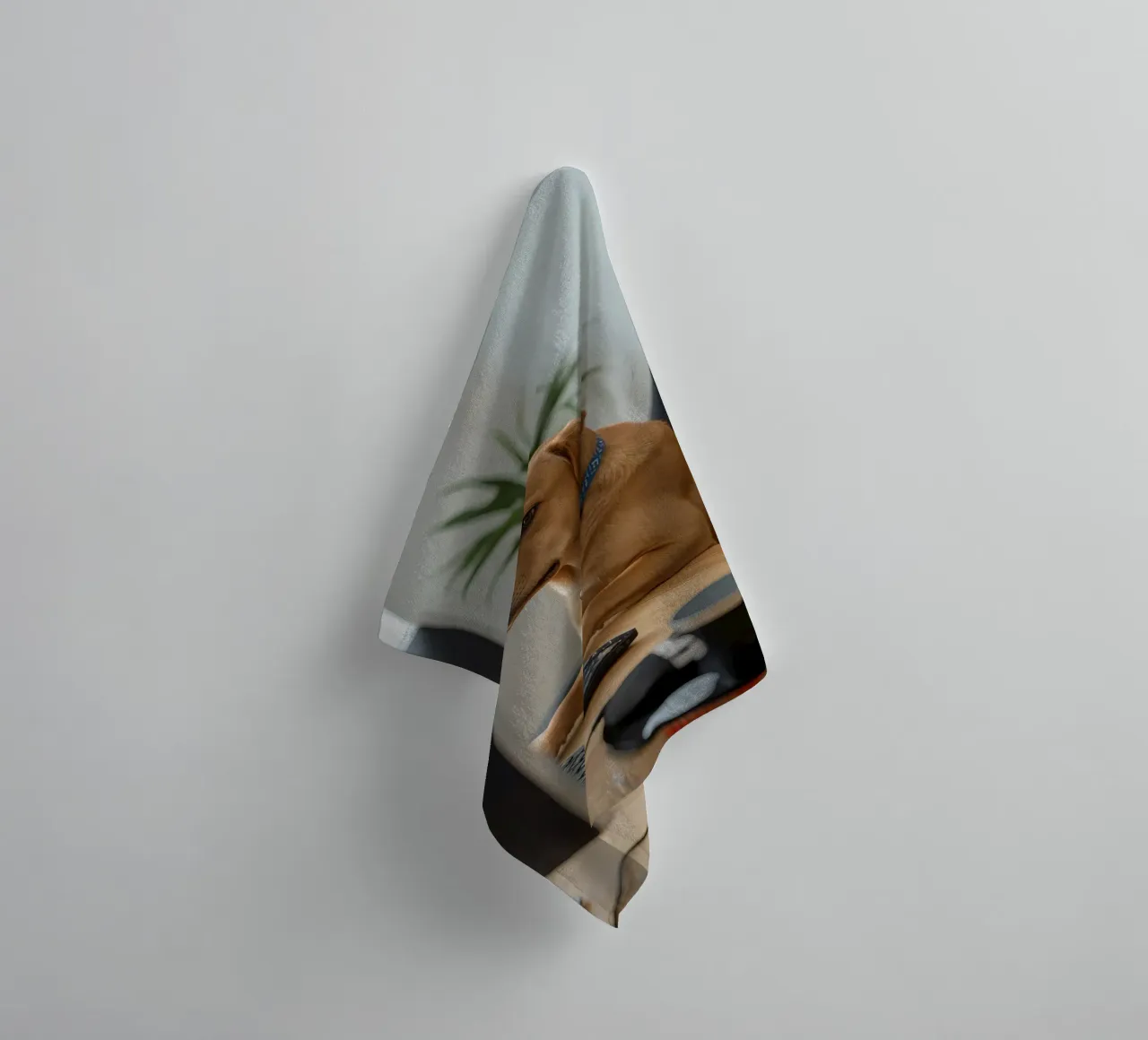 Chien assis devant un ordinateur en train de taper serviette de bain de DesignDoodle