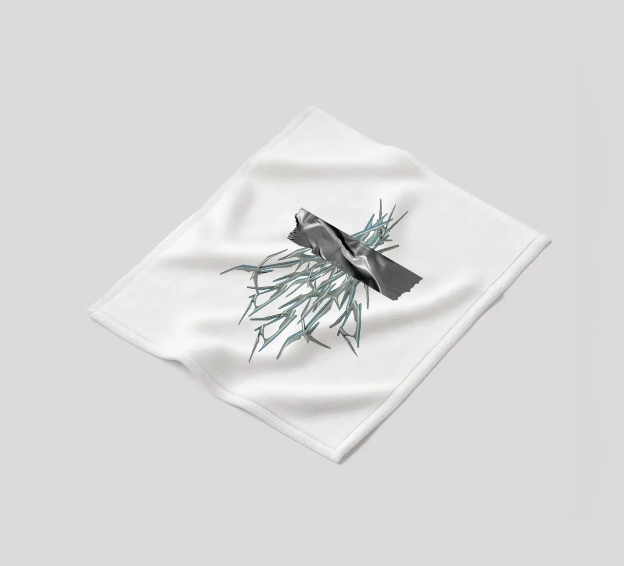 mazzo di spine cromate e nastro metallico coperta in pile da morphinaeblue