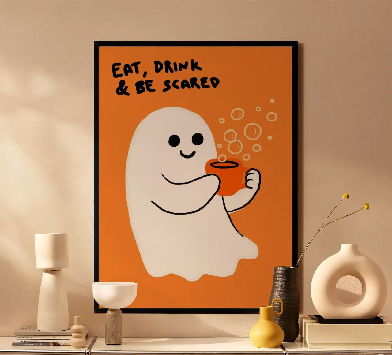 Stampa d'arte sui fantasmi "Eat, Drink & Be Scared" - Divertimento di Halloween poster con telaio in alluminio da vintagepod