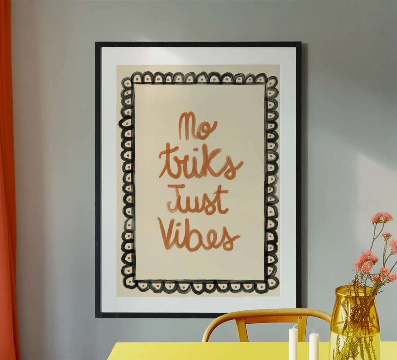 Stampa artistica da parete "No Tricks Just Vibes" Halloween poster con telaio in alluminio da vintagepod