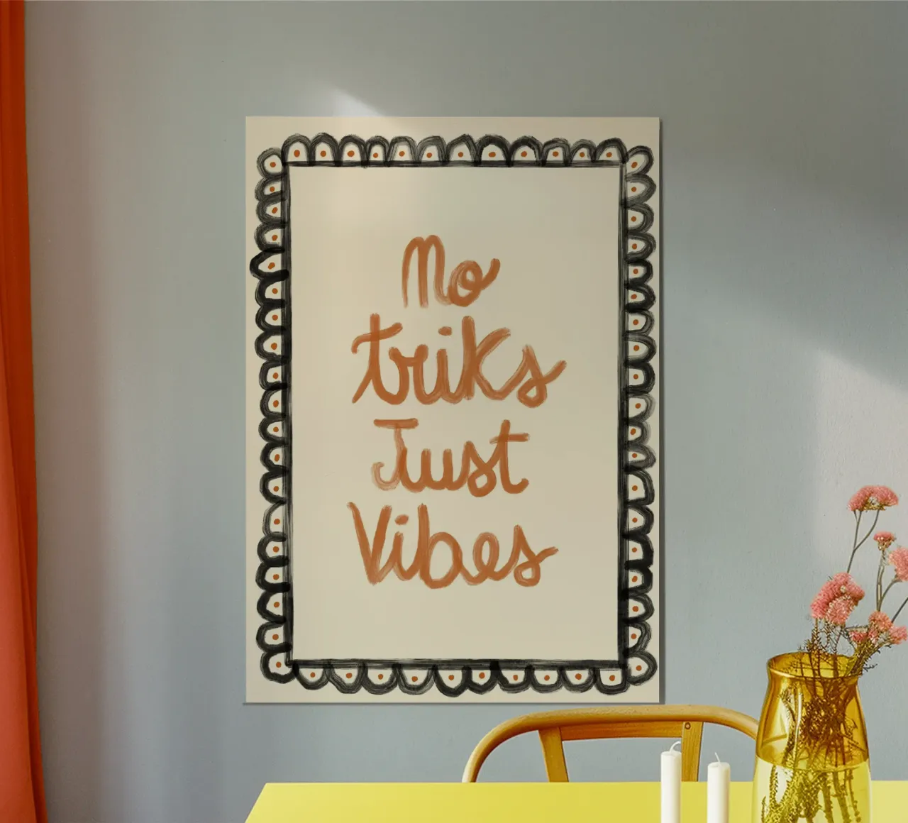 Stampa artistica da parete "No Tricks Just Vibes" Halloween poster con telaio in alluminio da vintagepod