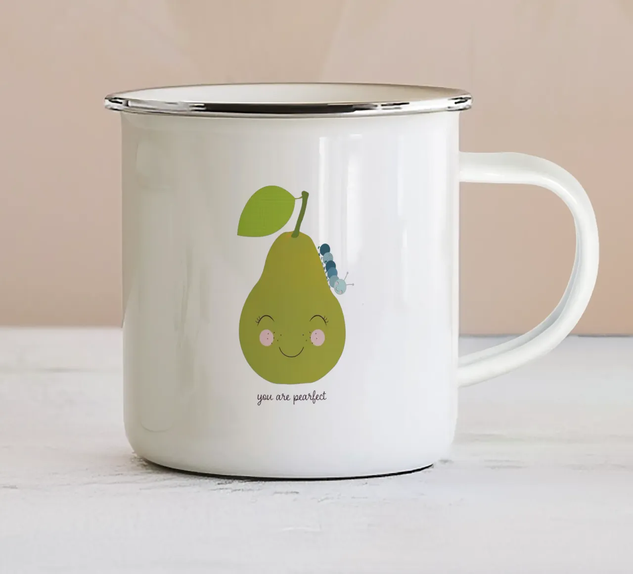Sei una pera perfetta Illustrazione di pera sorridente e carina tazza in smalto da JaySan Studio