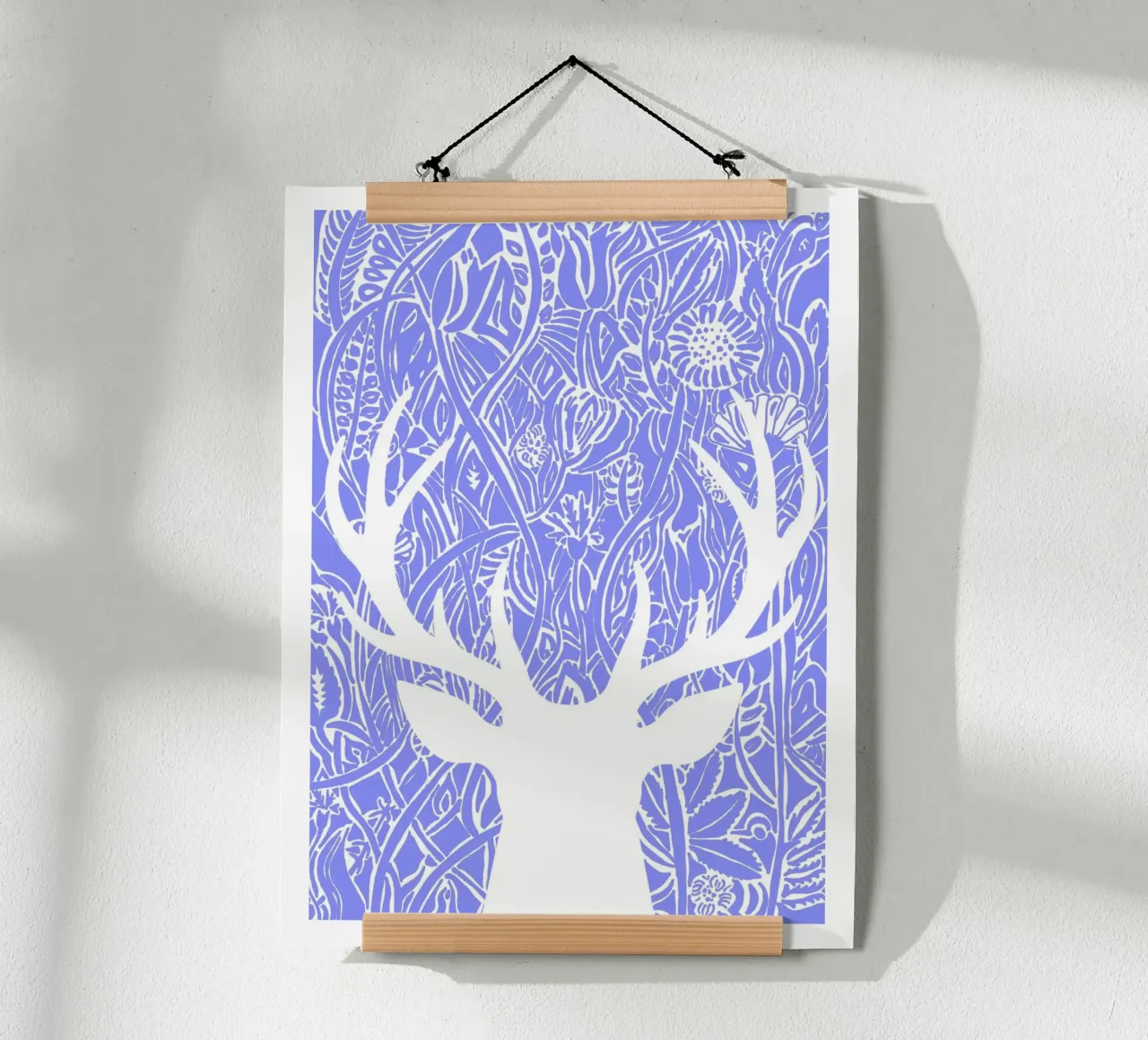 Cervo bianco - viticci dei fiori poster con telaio in plastica da PaperLine Art