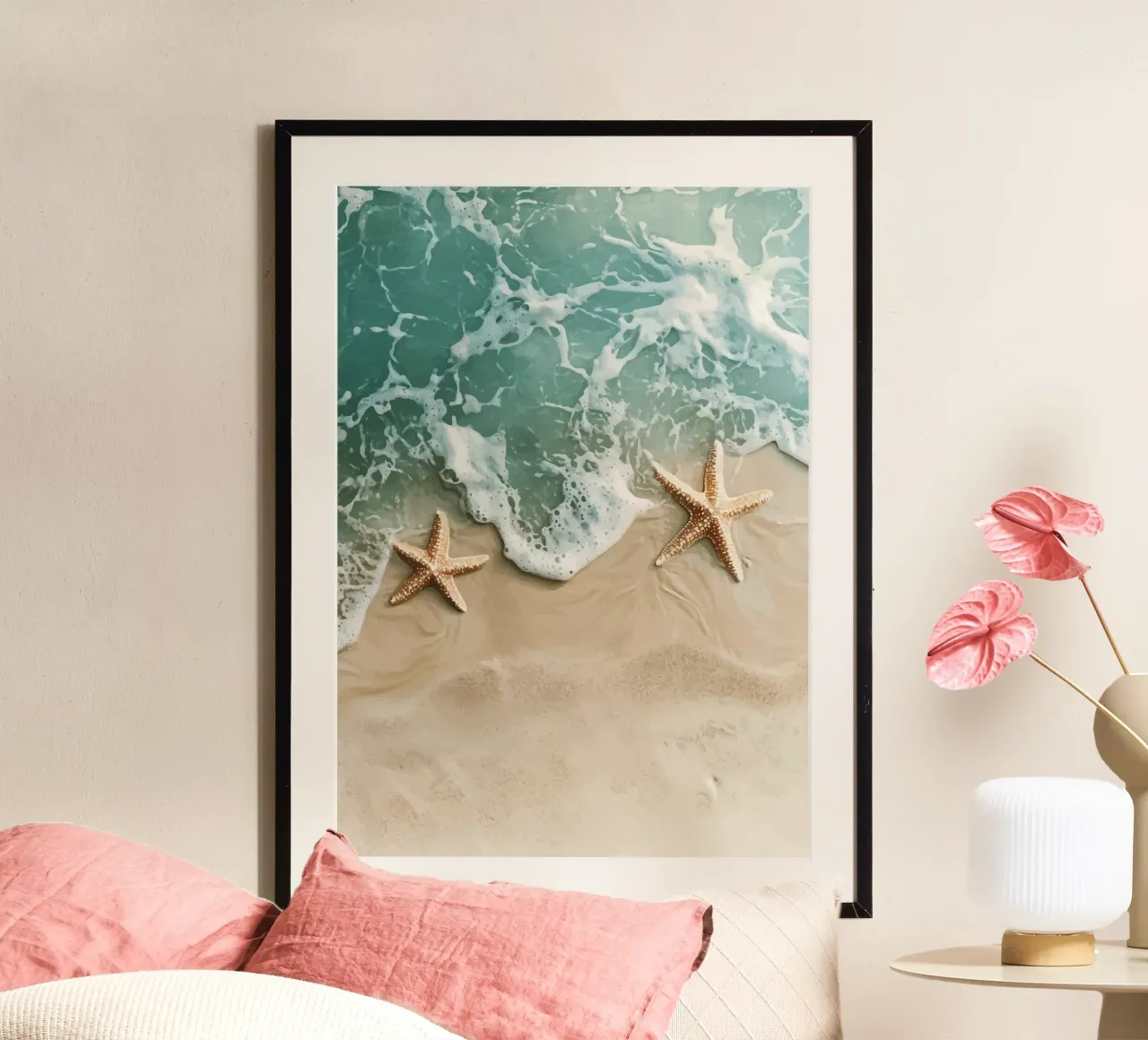 Due stelle marine in riva al mare poster con telaio in alluminio da pixelbull - medieval art and more