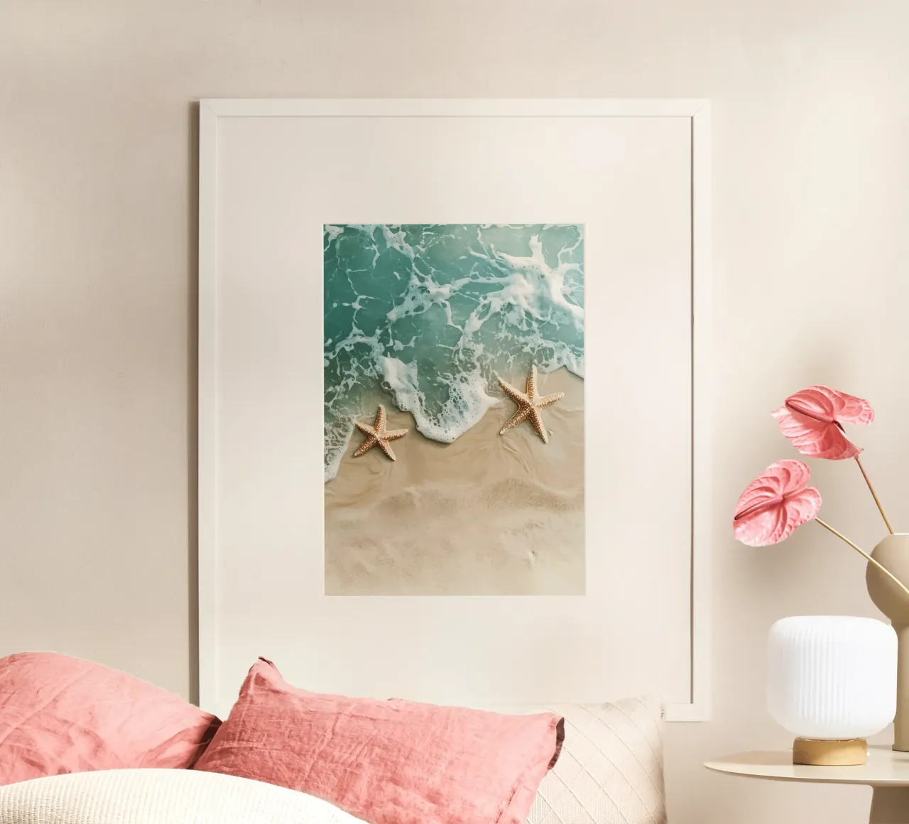 Due stelle marine in riva al mare poster con telaio in alluminio da pixelbull - medieval art and more