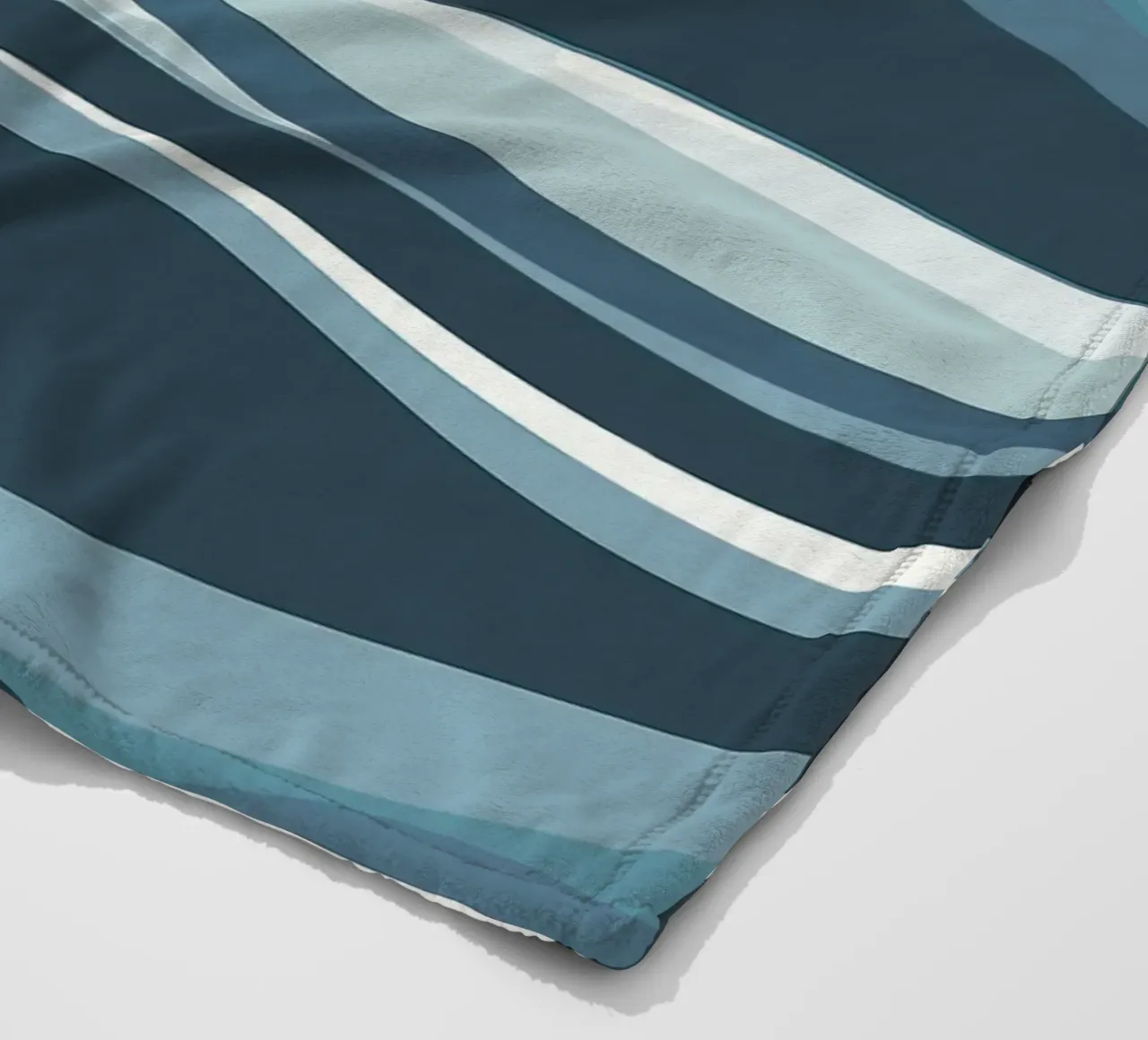 Barca a vela su un oceano stilizzato coperta in pile da pixelbull - medieval art and more