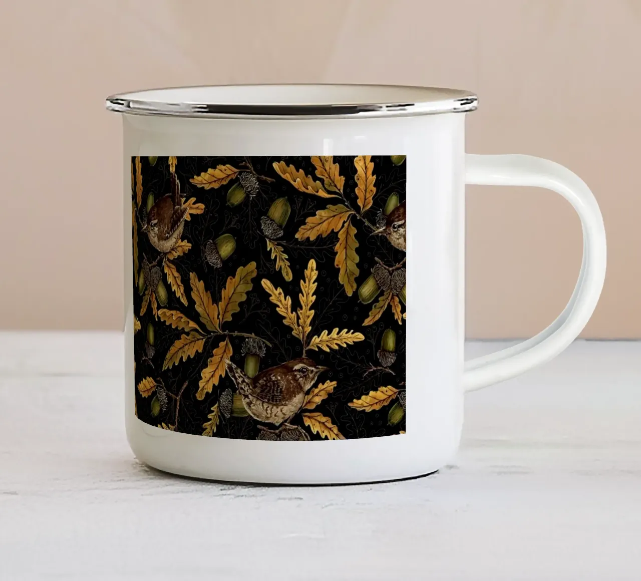 Scriccioli e ghiande sul nero tazza in smalto da Painted Nature