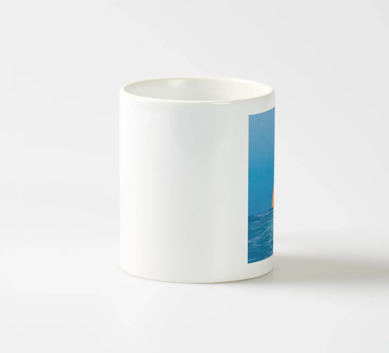 Alla deriva con la brezza estiva tazza in ceramica da Rita