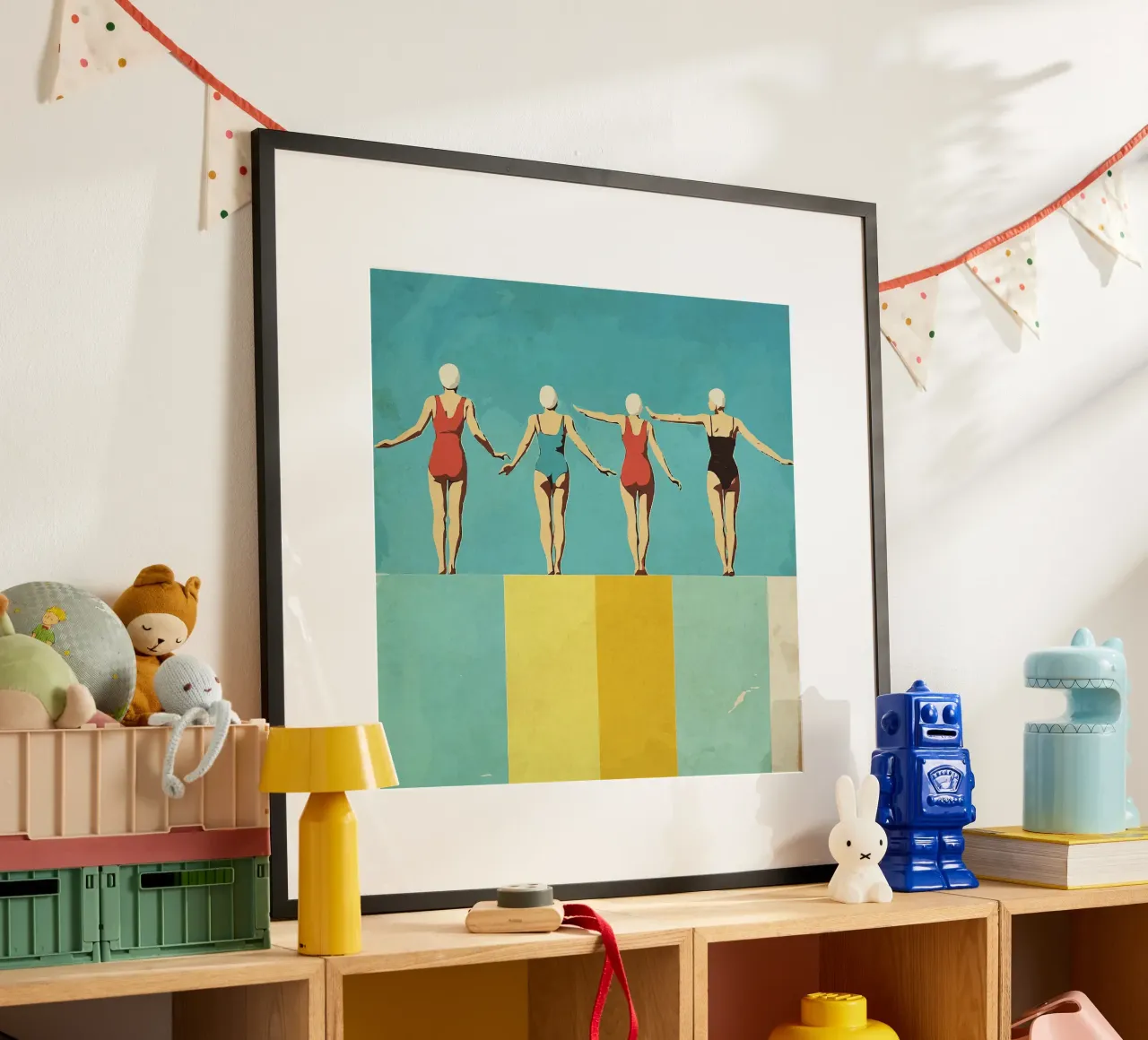 Quattro figure sulla piscina poster con telaio in alluminio da Rita