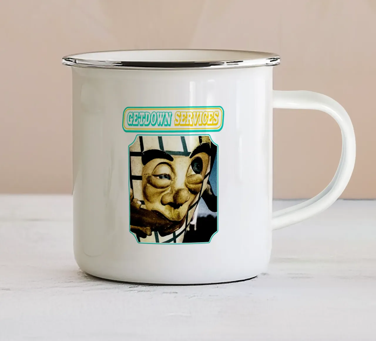 Servizio di discesa per le vacanze tazza in smalto da igoshdesigns