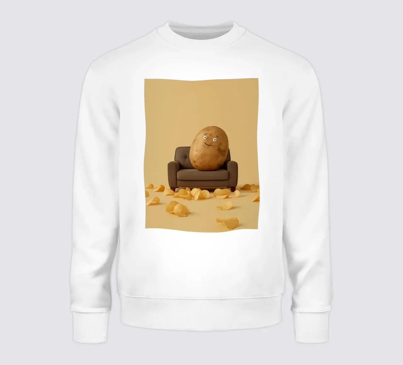 Potato Lounging on a Couch With Chips Around felpa da DesignDoodle