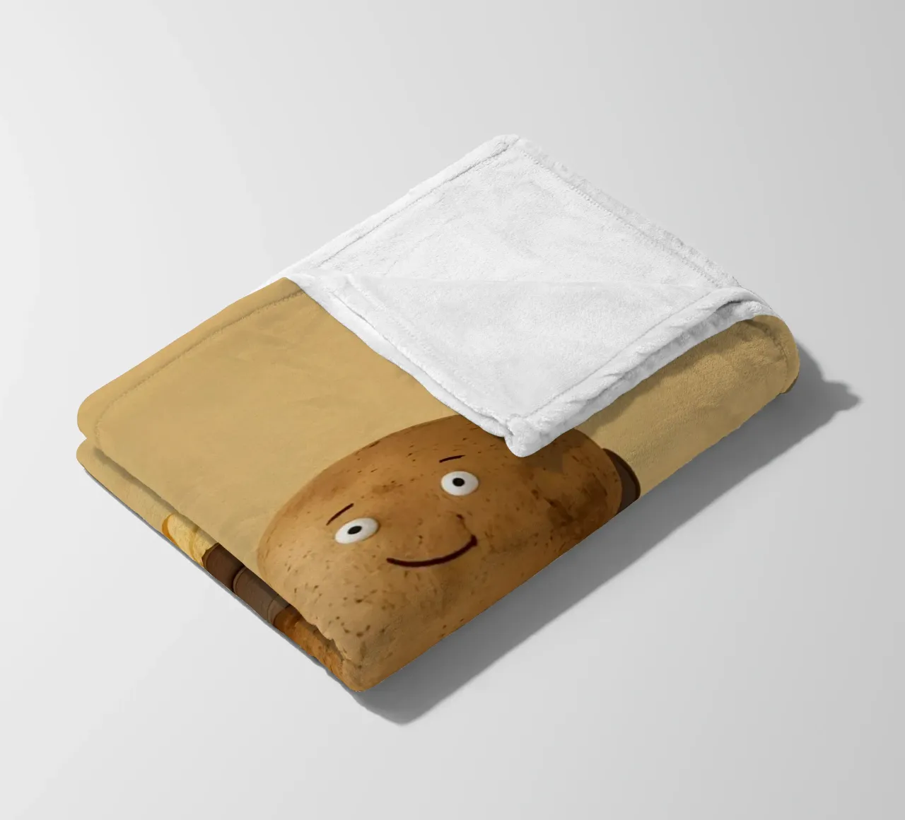 Potato Lounging on a Couch With Chips Around coperta in pile da DesignDoodle