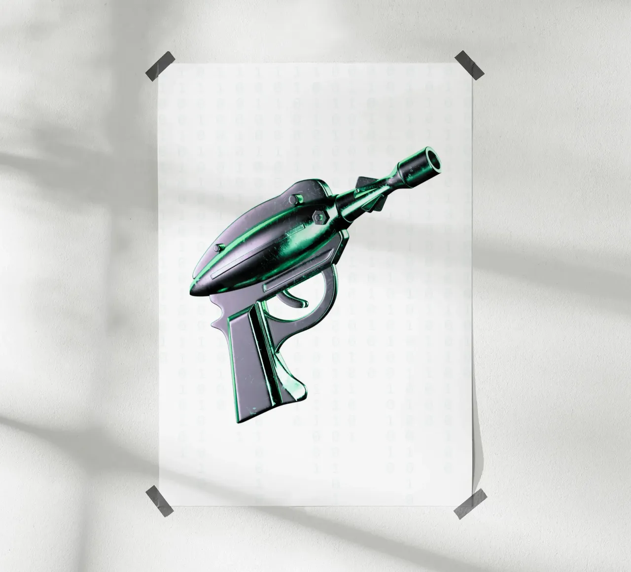 Pistola cromata futuristica e sfondo a matrice poster con telaio in legno da morphinaeblue