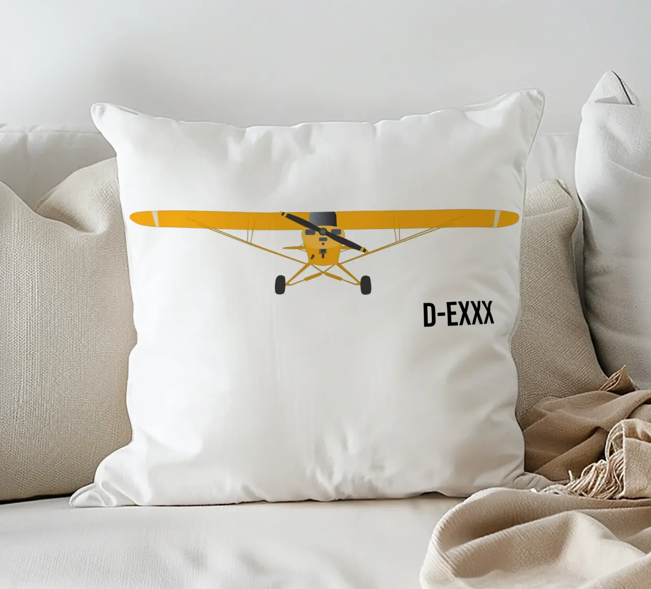 Piper Cub - La targa può essere personalizzata cuscino da Fly & Camp