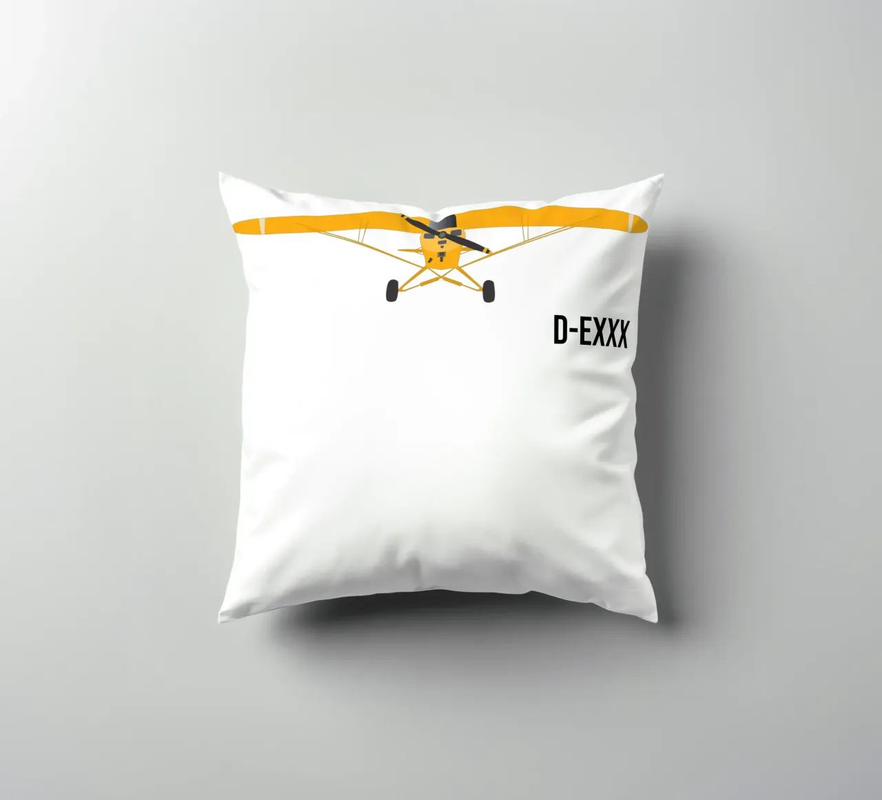 Piper Cub - La targa può essere personalizzata cuscino da Fly & Camp