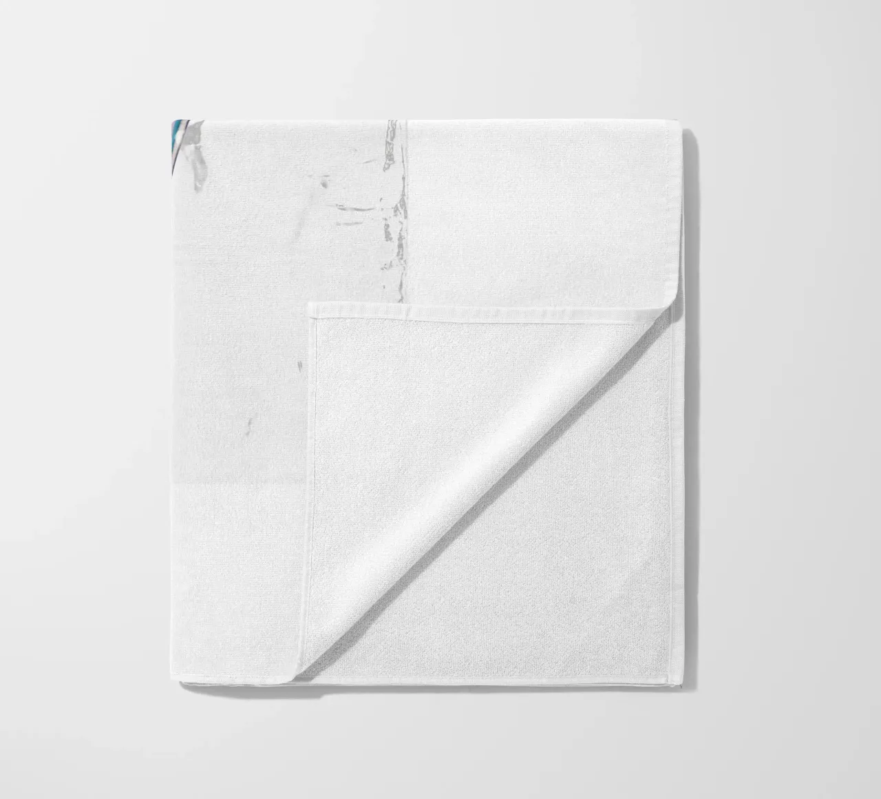 chiave iridescente in un sacchetto di plastica telo mare da morphinaeblue