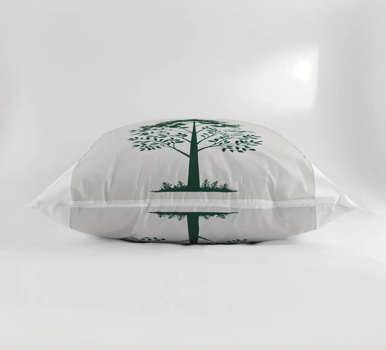 Silhouette di albero semplice cuscino da Botanical Gallery