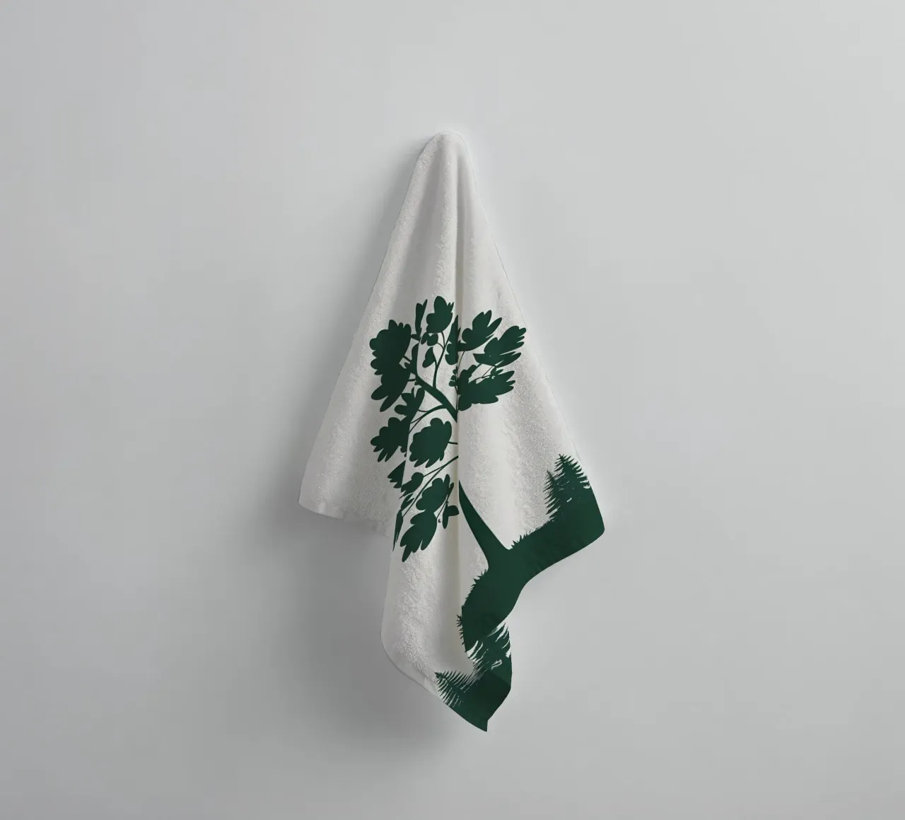 Silhouette di albero semplice asciugamano da bagno da Botanical Gallery