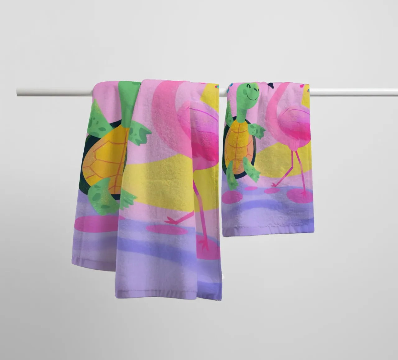 Dancing Turtle & Flamingo asciugamano da bagno da Kiara
