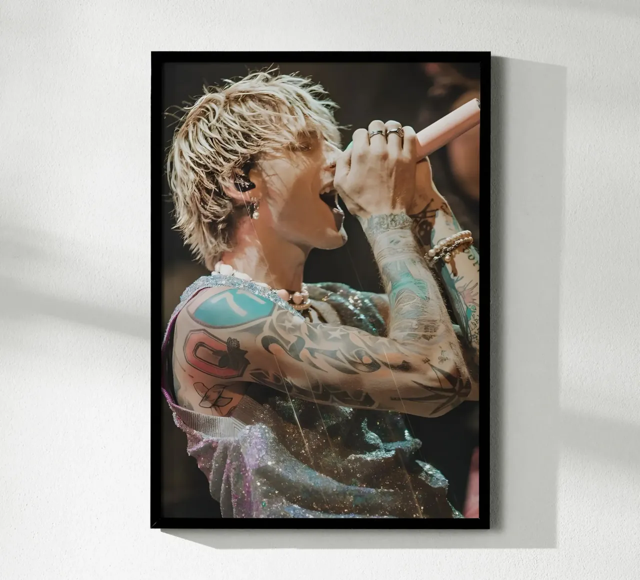 Machine Gun Kelly poster con telaio in alluminio da Low poly art