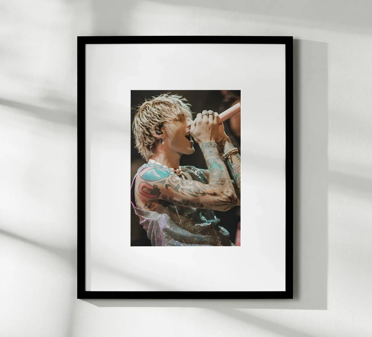 Machine Gun Kelly poster con telaio in alluminio da Low poly art