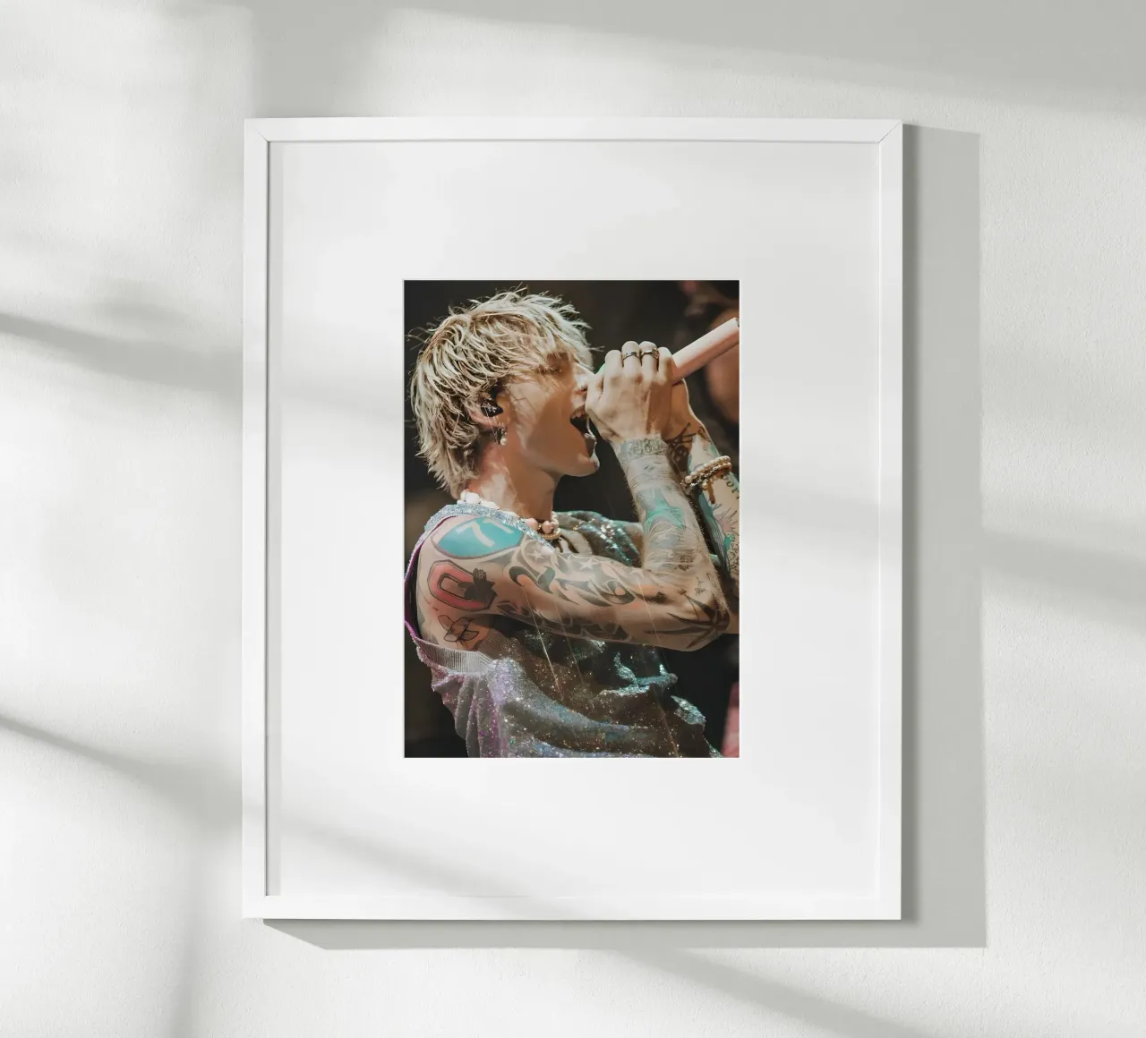 Machine Gun Kelly poster con telaio in alluminio da Low poly art