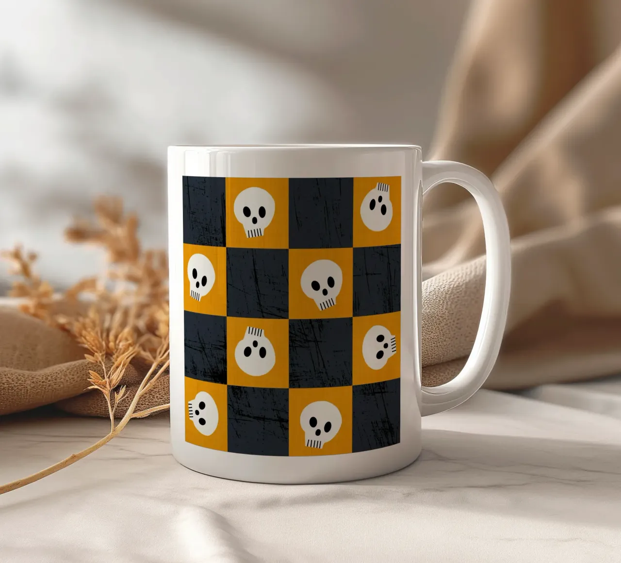 Teschio arancione a scacchiera - Modello gotico punk di Halloween tazza in ceramica da susanacosta